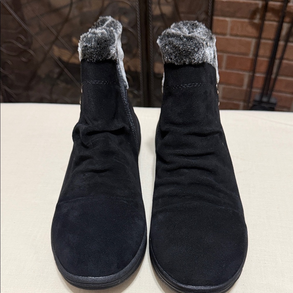 BareTraps Aeron Black Suede Faux-Fur Cuffed Ankle Boots, Size 9.5.  New in box. - Picture 3 of 9